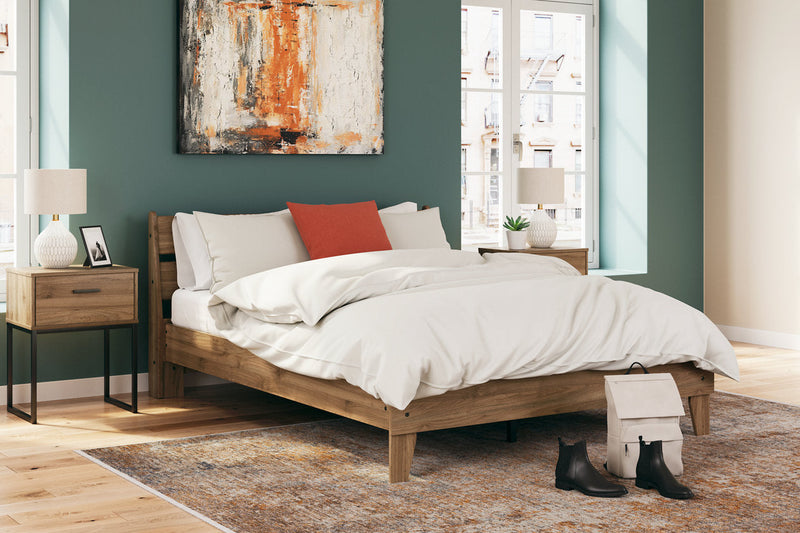 Deanlow Honey Queen Platform Panel Bed from Ashley - Luna Furniture
