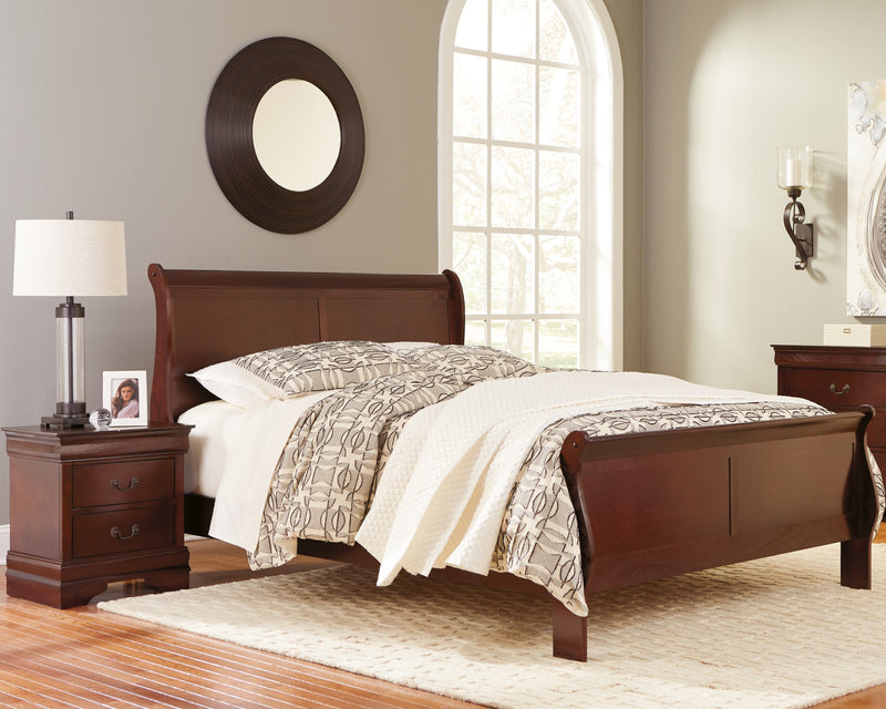 Alisdair Full Sleigh Bed with 2 Nightstands in Reddish Brown - PKG000497