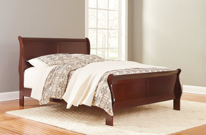 Alisdair King Sleigh Bed with 2 Nightstands in Reddish Brown - PKG000498