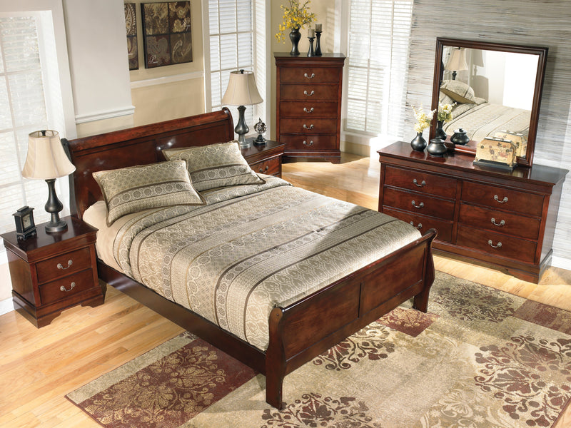 Alisdair King Sleigh Bed with 2 Nightstands in Reddish Brown - PKG000498