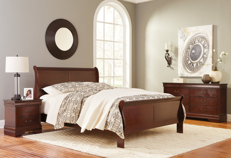 Alisdair King Sleigh Bed with Dresser in Reddish Brown - PKG004944