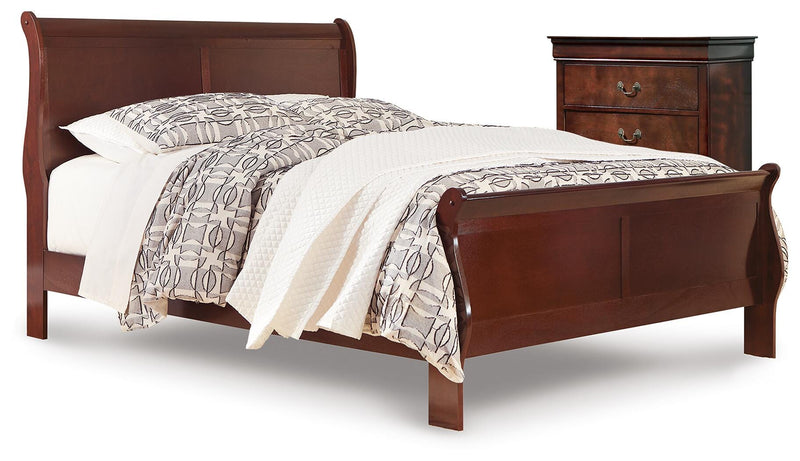 Alisdair Reddish Brown Queen Sleigh Bed and Chest - B376B32