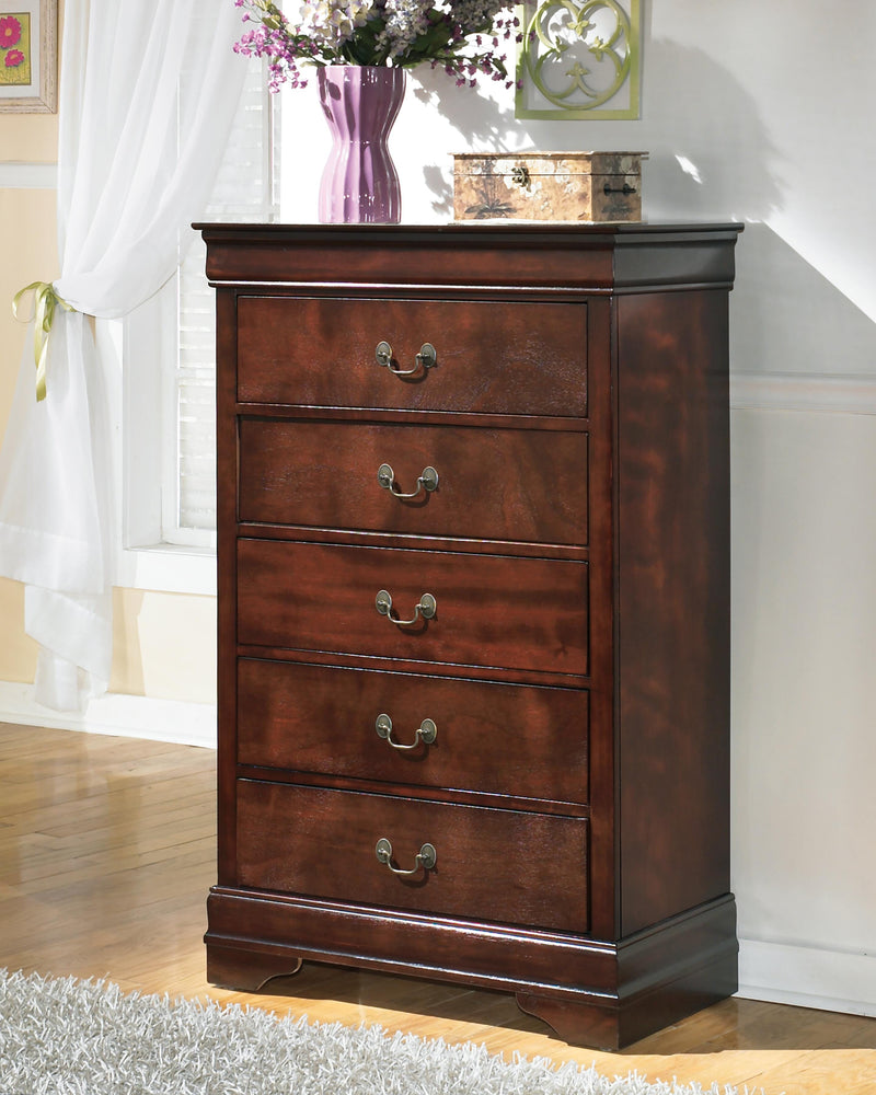 Alisdair Reddish Brown Queen Sleigh Bed and Chest - B376B32