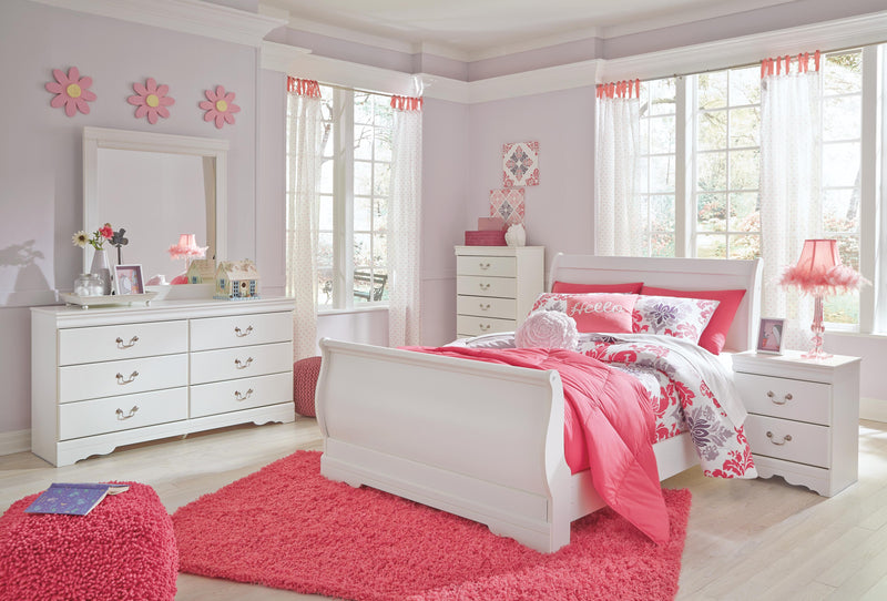 Anarasia Full Sleigh Bed with Dresser in White - PKG002583