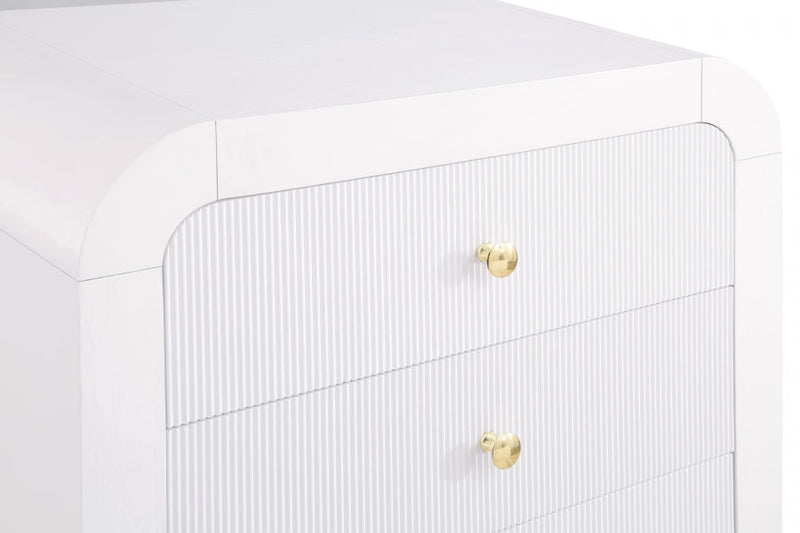 Artisto Ash Veneer Chest in White - 888White-CH