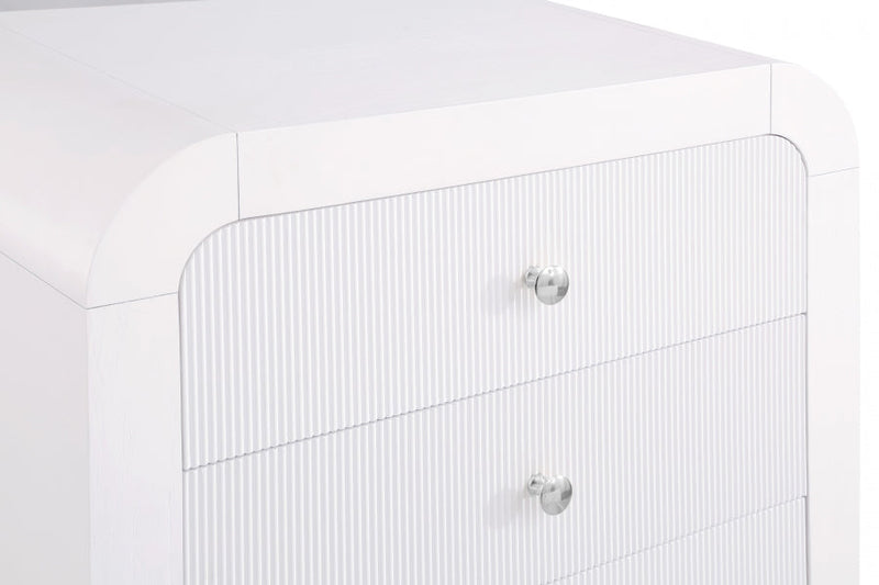 Artisto Ash Veneer Chest in White - 888White-CH