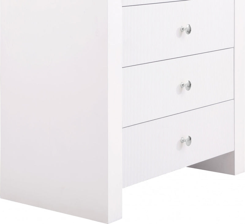 Artisto Ash Veneer Chest in White - 888White-CH