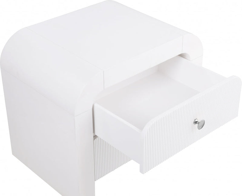 Artisto Ash Veneer Nightstand in White - 888White-NS
