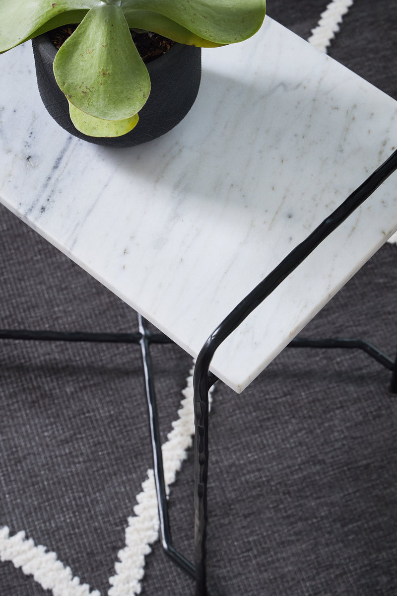 Ashber White/Black Accent Table - A4000609