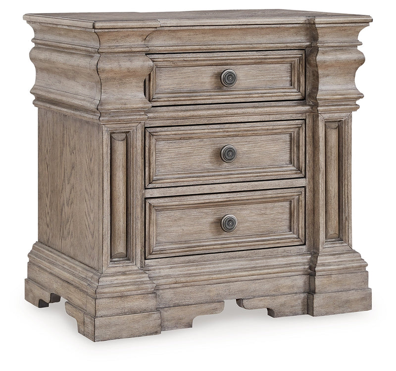 Blairhurst California King Panel Bed with Mirrored Dresser and Nightstand in Light Grayish Brown - PKG017012