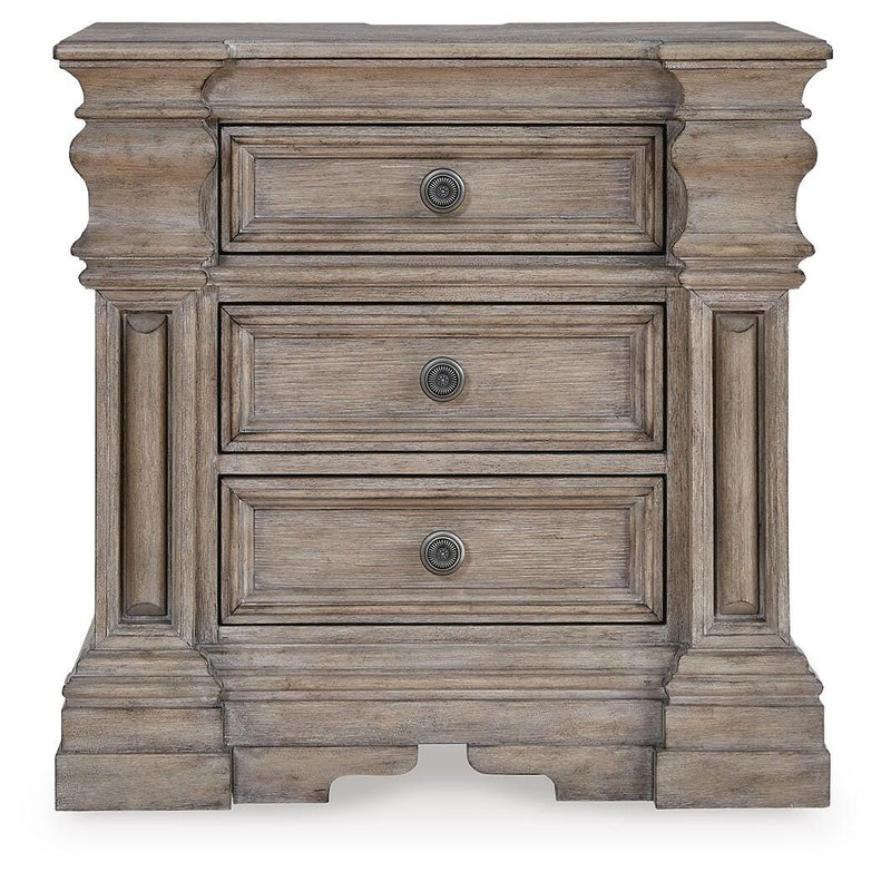 Blairhurst King Panel Bed and 2 Nightstands in Light Grayish Brown - PKG016999