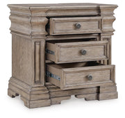 Blairhurst King Panel Bed, Chest and 2 Nightstands - B916B14