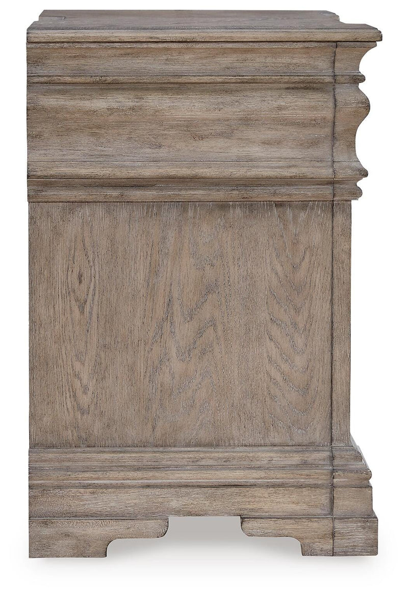 Blairhurst King Panel Bed, Chest and 2 Nightstands - B916B14