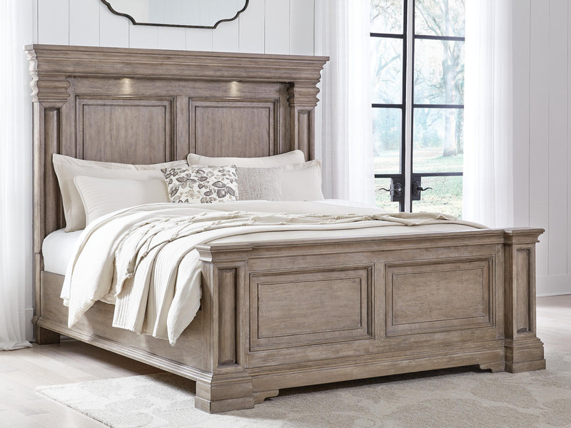 Blairhurst King Panel Bed, Dresser and 2 Nightstands in Light Grayish Brown - PKG016998