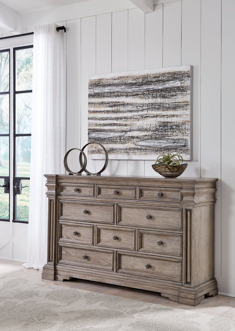Blairhurst Light Grayish Brown Dresser - B916-31
