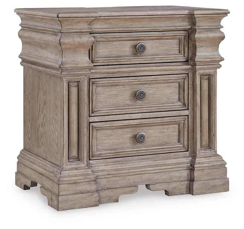 Blairhurst Queen Panel Bed and 2 Nightstands in Light Grayish Brown - PKG016990