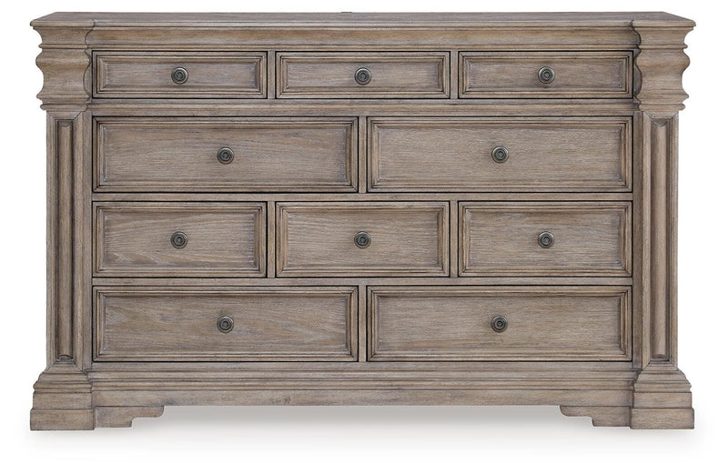 Blairhurst Queen Panel Bed, Dresser and 2 Nightstands in Light Grayish Brown - PKG016989
