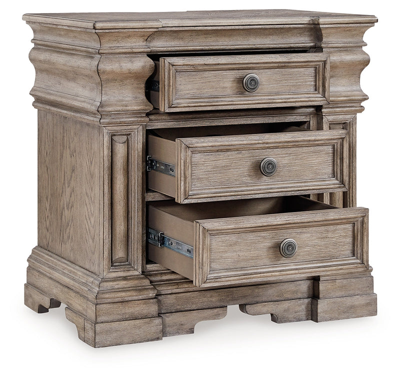 Blairhurst Queen Panel Bed with Dresser and Nightstand in Light Grayish Brown - PKG019225