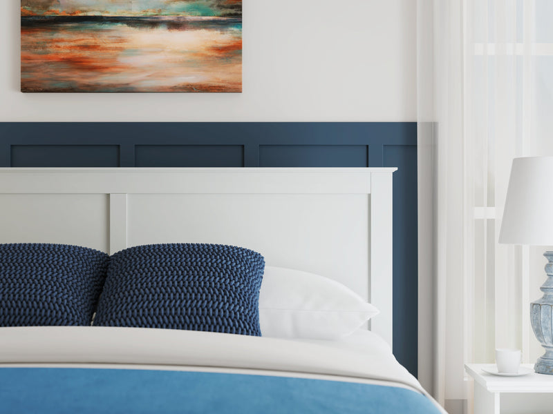 Bostwick Shoals King Panel Bed with Mirrored Dresser and Nightstand in White from Ashley - Luna Furniture