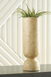 Bryons Beige Vase - A2000916