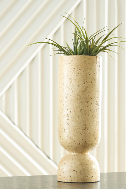 Bryons Beige Vase - A2000917