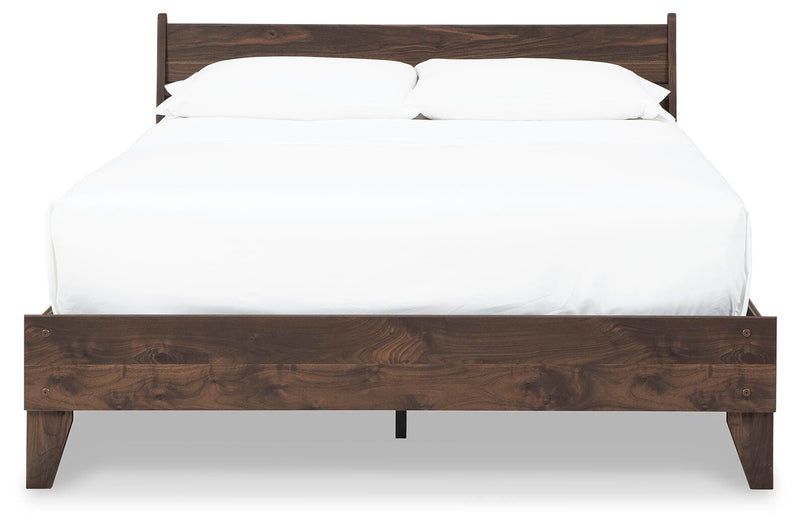 Calverson Queen Panel Platform Bed and 2 Nightstands in Mocha - PKG017867