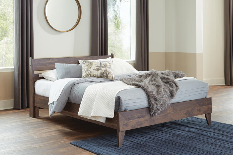 Calverson Queen Panel Platform Bed and Dresser in Mocha - PKG017862
