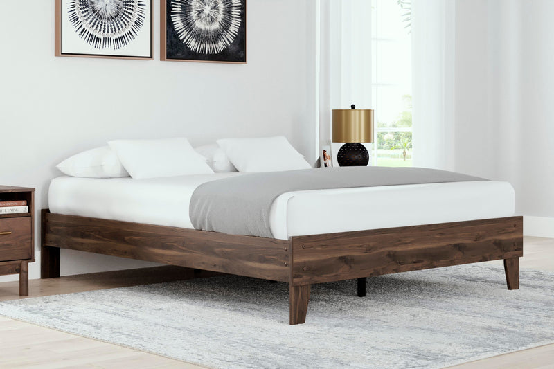 Calverson Queen Platform Bed and Dresser in Mocha - PKG017851
