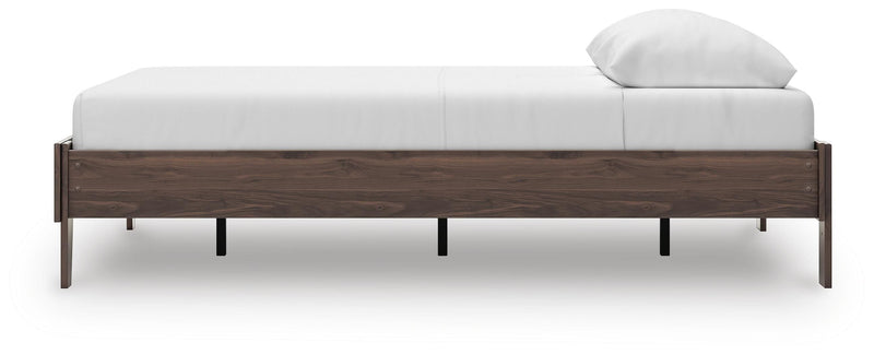 Calverson Queen Platform Bed and Dresser in Mocha - PKG017851