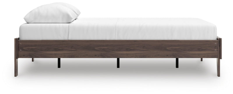 Calverson Queen Platform Bed, Dresser and Chest in Mocha - PKG017852