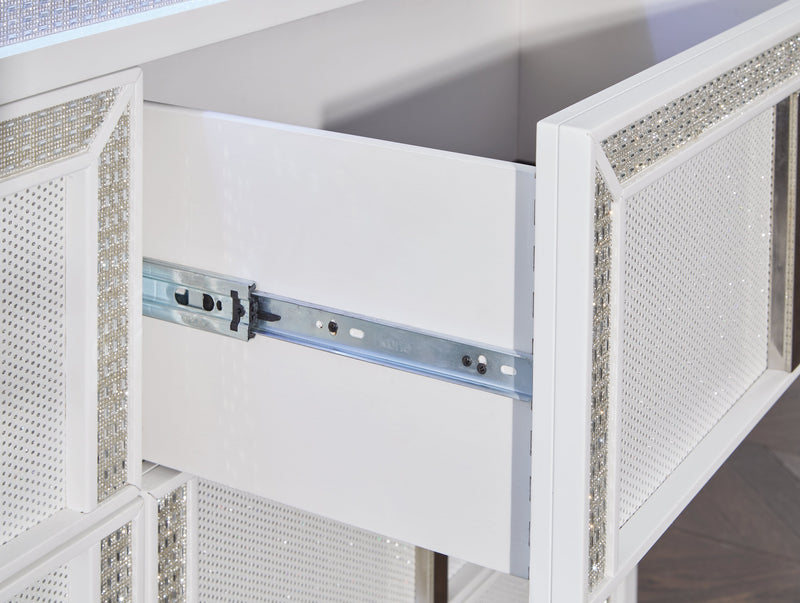 Chalanna White Dresser - B822-31