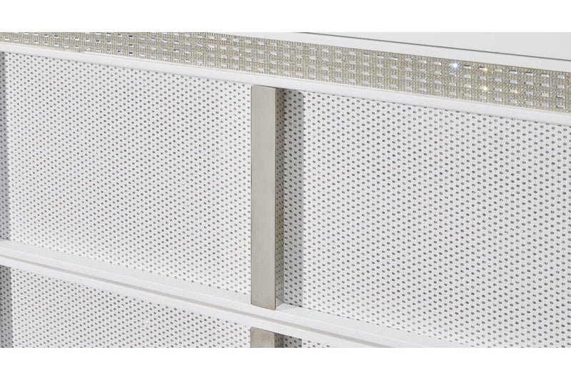 Chalanna White Queen Upholstered Storage Bed - Gate FurnitureQueen Bed