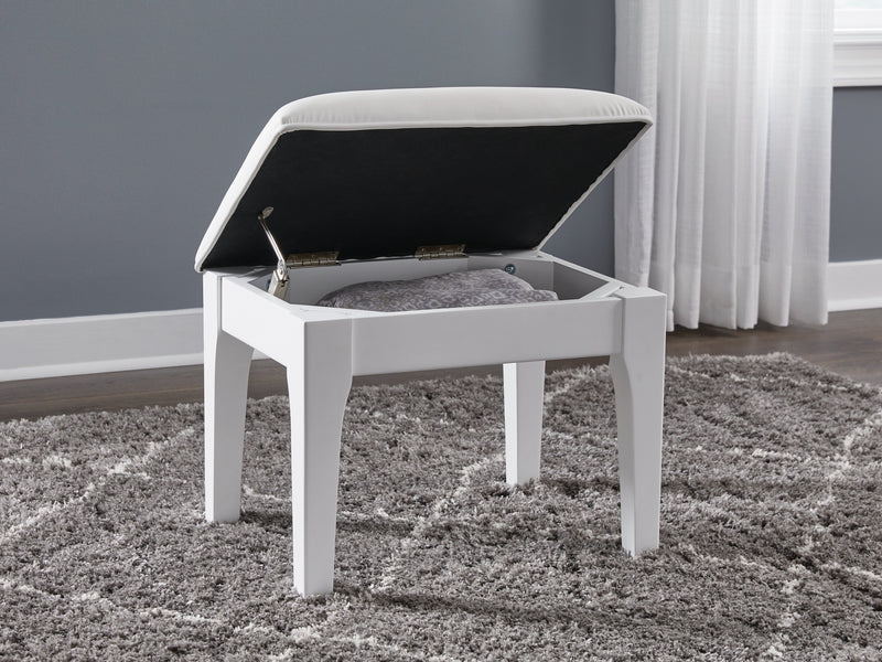 Chalanna White Vanity Stool - B822-01