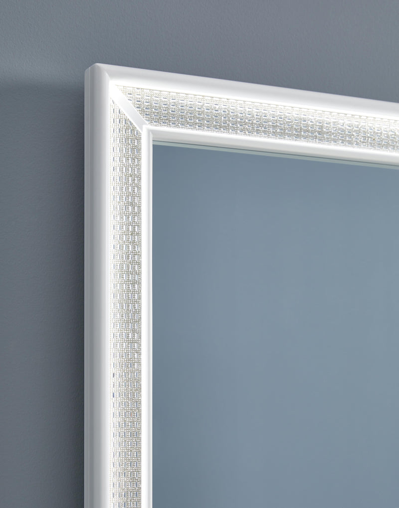 Chalanna White Vanity with Mirror - B822B7