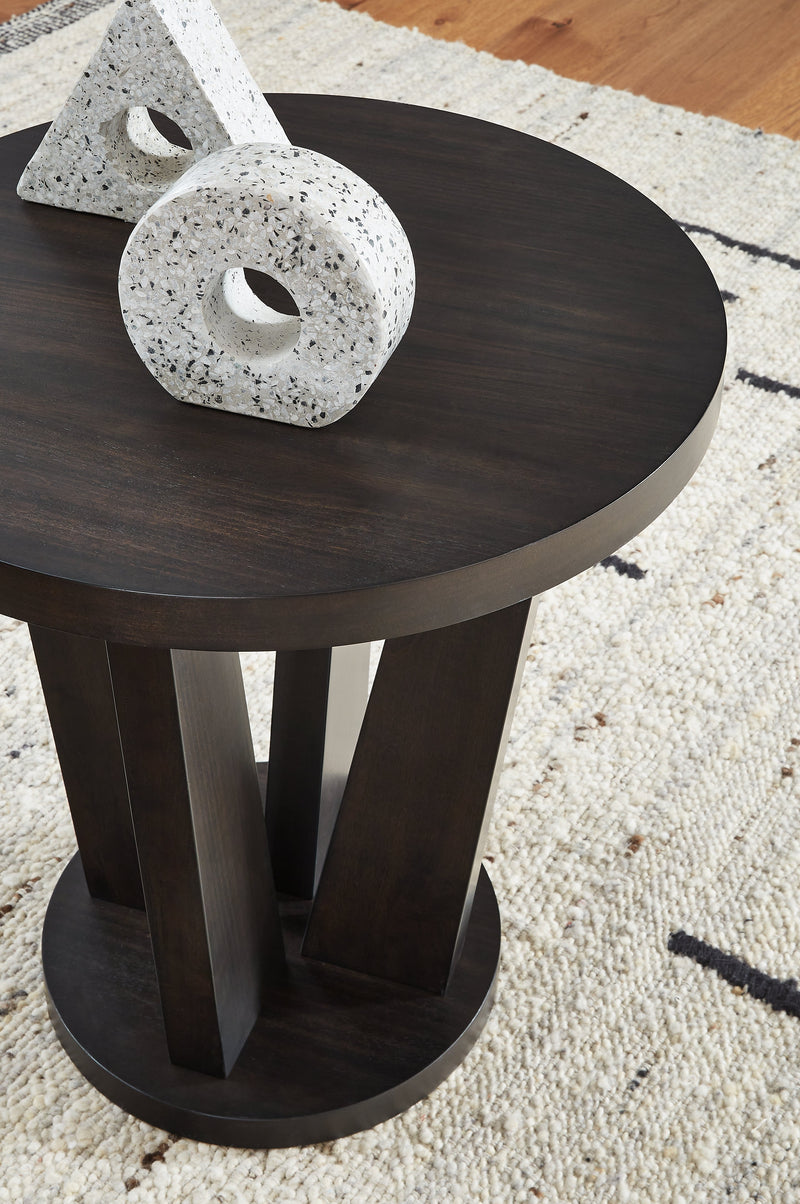 Chasinfield End Table - Gate FurnitureEnd Table