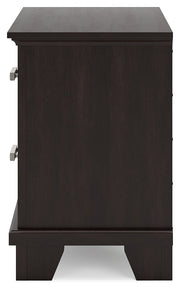Covetown Queen Panel Bed with 2 Nightstands in Dark Brown from Ashley - Luna Furniture