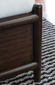 Dantenton Merlot King Panel Bed - B611B6
