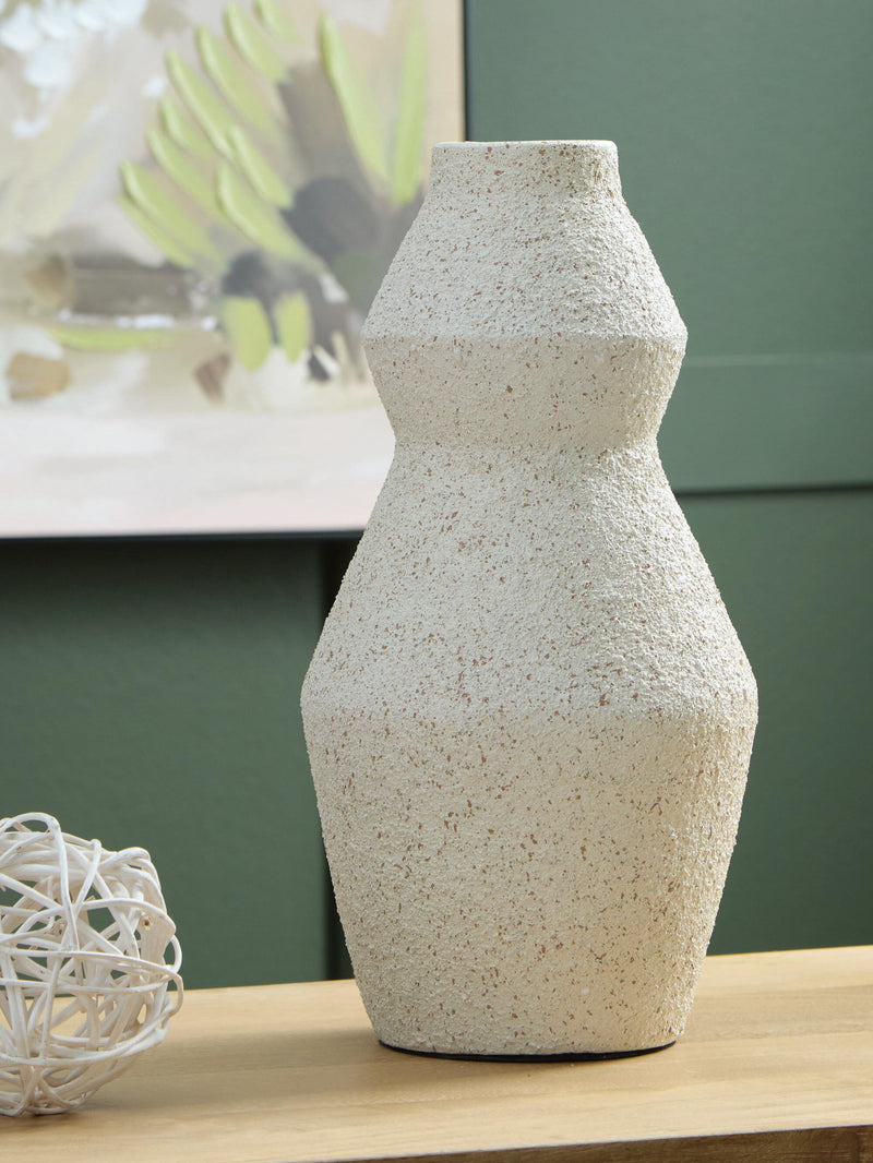 Dawthorne Cream Vase - A2000850