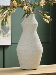 Dawthorne Cream Vase - A2000851