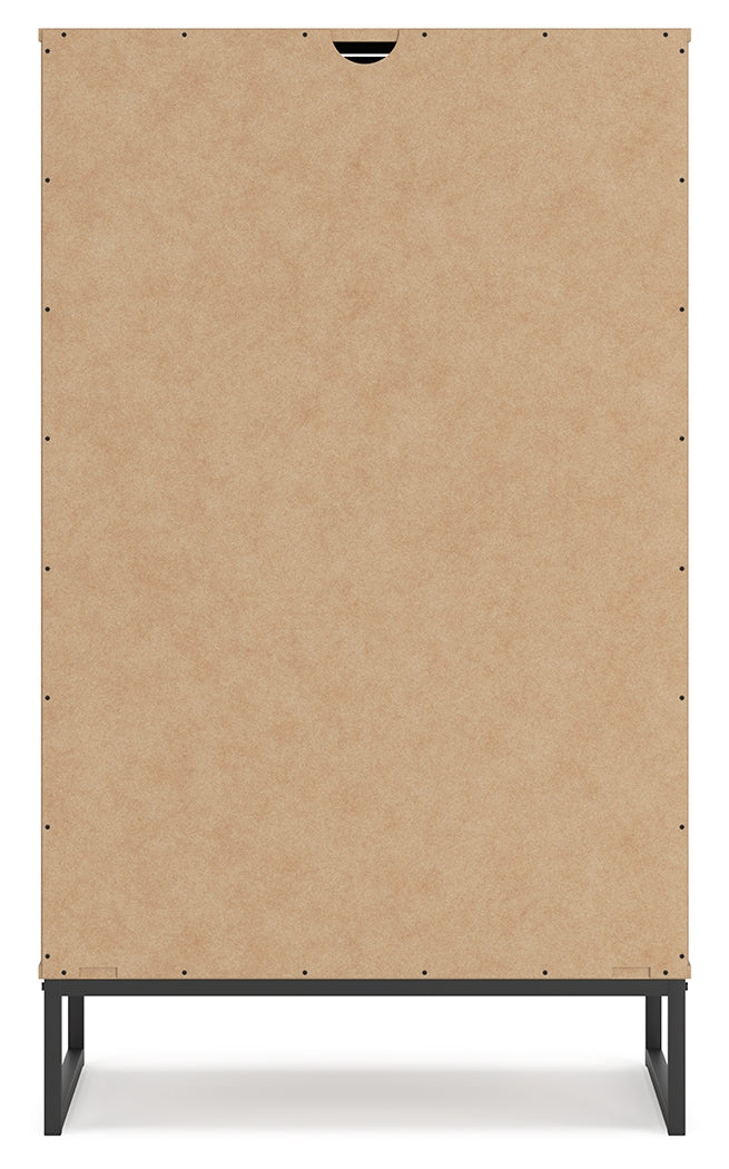 Deanlow Full Panel Headboard with Dresser and Chest in Honey - PKG017182
