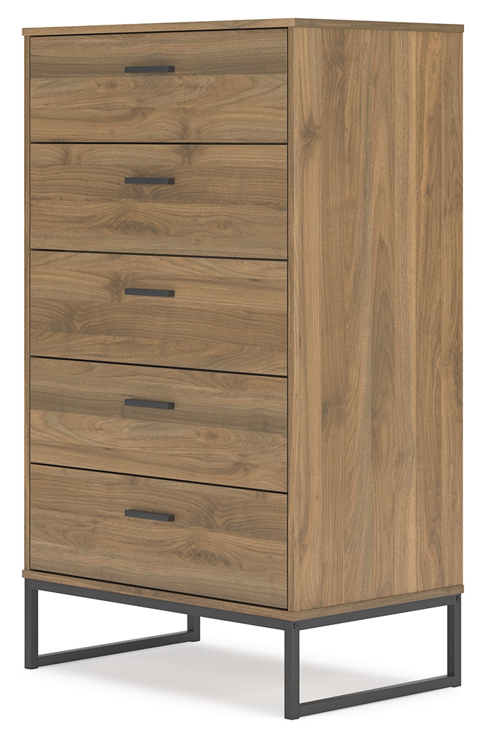 Deanlow Full Panel Headboard with Dresser, Chest and Nightstand in Honey - PKG017183