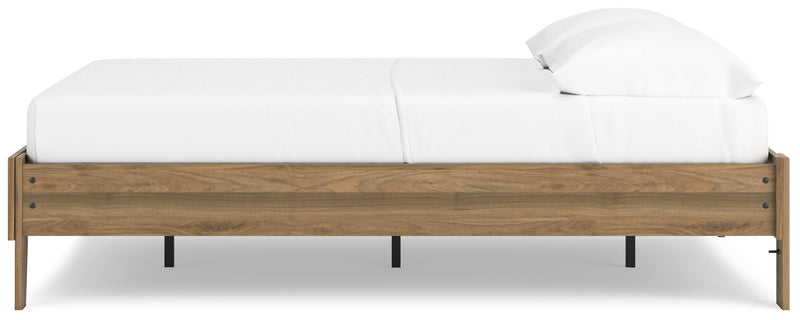 Deanlow Full Platform Bed with Dresser in Honey - PKG017191