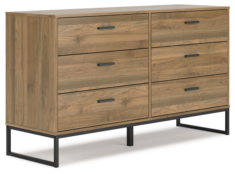 Deanlow Full Platform Bed with Dresser in Honey - PKG017191