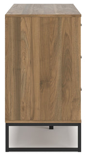 Deanlow Full Platform Bed with Dresser in Honey - PKG017191
