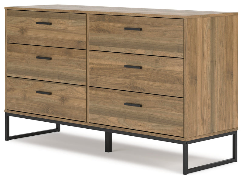 Deanlow Queen Panel Headboard with Dresser in Honey - PKG017261