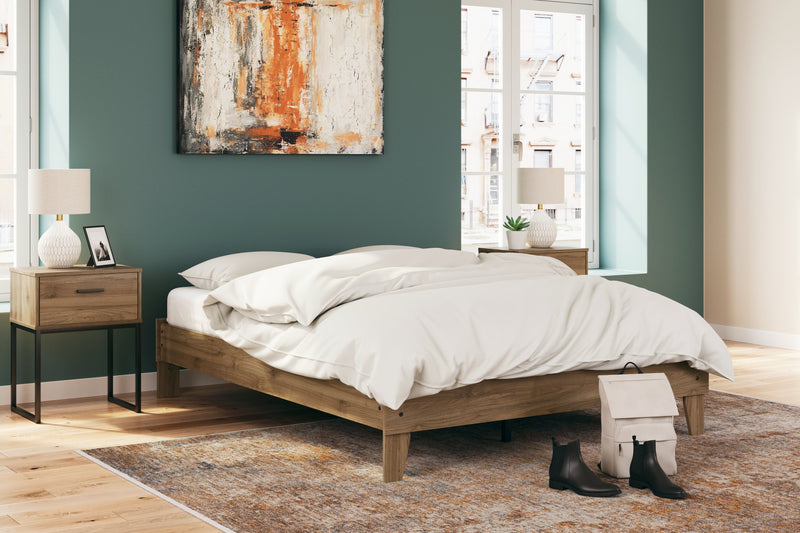 Deanlow Queen Platform Bed with Dresser in Honey - PKG017268