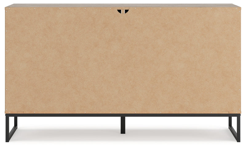 Deanlow Queen Platform Bed with Dresser in Honey - PKG017268