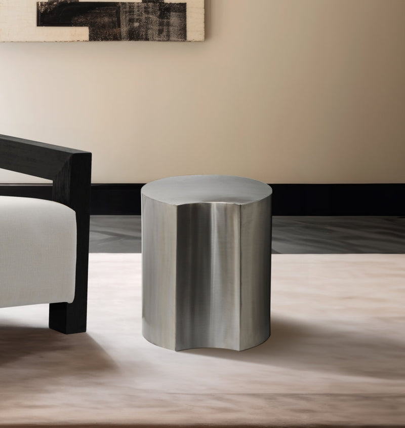 Dimple Iron End Table in Silver - 99081Silver-ET18