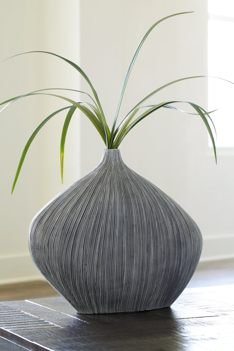 Donya Vase - Gate FurnitureVase