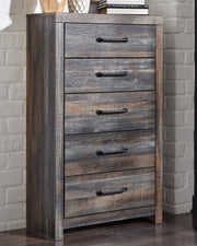 Drystan King Panel Bed with Mirrored Dresser, Chest and 2 Nightstands in Multi - PKG003191